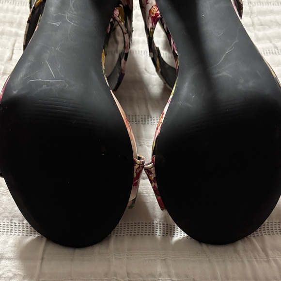 Steve Madden Black Floral Heels - Picture 9 of 11